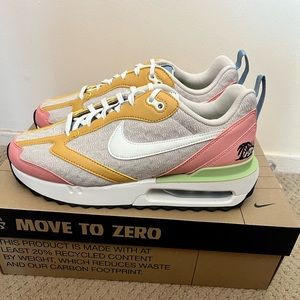 Size 8.5 Nike Air Max Dawn SE